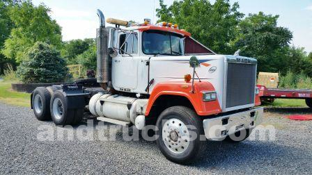 1988 V-8 Mack Superliner for sale