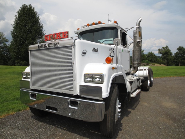 Mack Superliner restoration