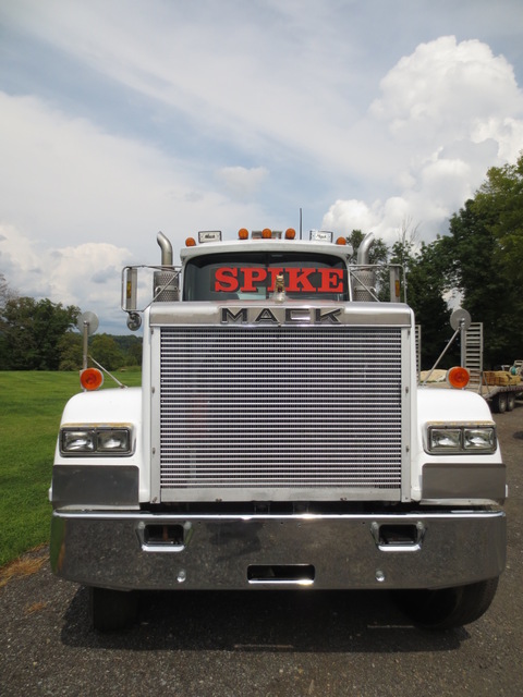 Mack Superliner Tandem Axle Tractor